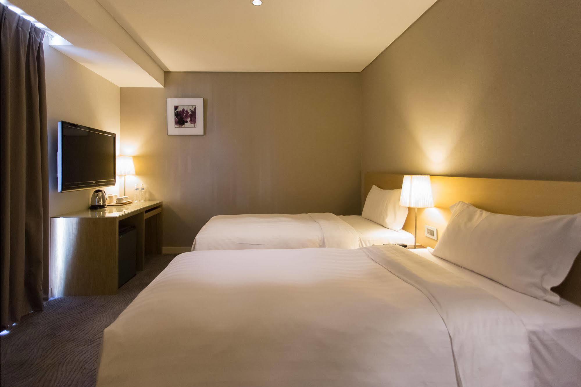 麗馨商旅七賢館 Hotel Kaohsiung Eksteriør billede