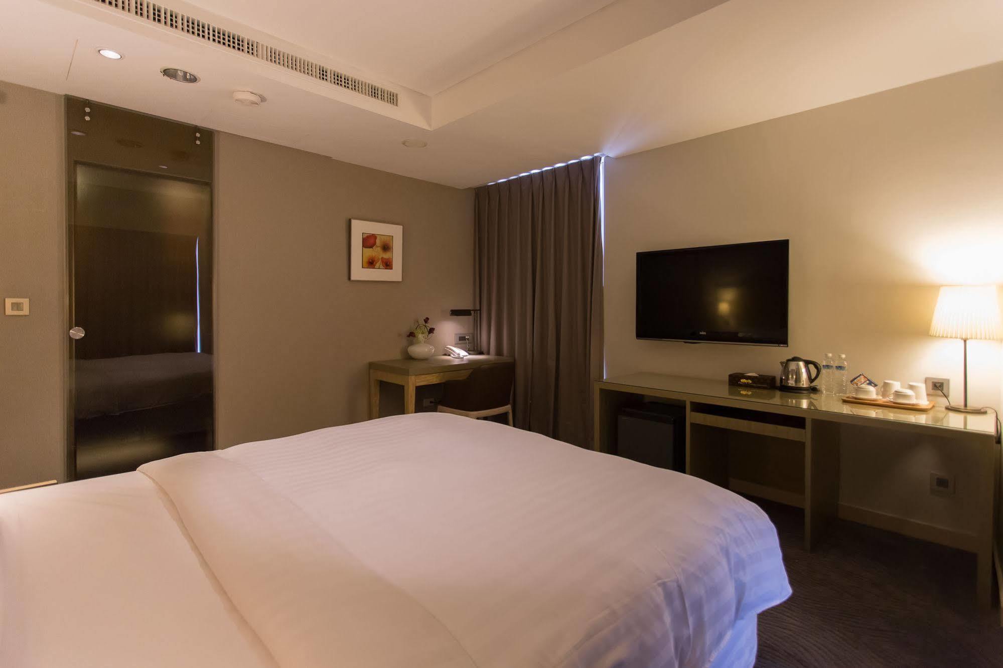 麗馨商旅七賢館 Hotel Kaohsiung Eksteriør billede