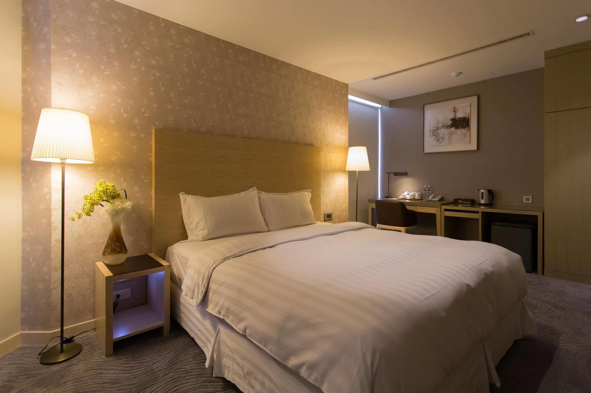 麗馨商旅七賢館 Hotel Kaohsiung Eksteriør billede